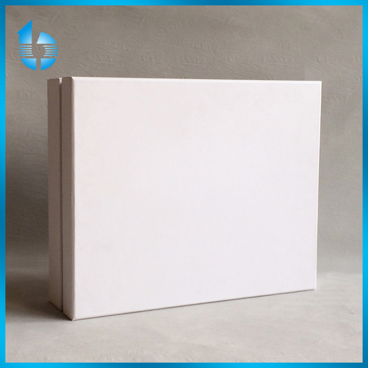 White Paper Board Packing Box With Protective Satin Inside For Pearls And Jewels
