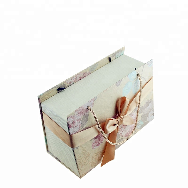 .large Luxury Christmas Gift Paperboard Packaging Gift Box With Handle