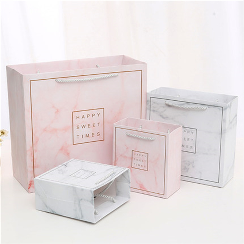China Manufacturers Personalised Luxury Customized Paper Bags Gift Bag