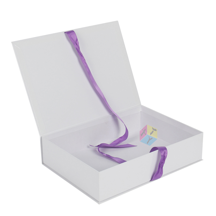 Customized white /grey/black Luxury Flap Lid Packaging Cardboard magnetic gift box