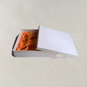 White Paper Board Packing Box With Protective Satin Inside For Pearls And Jewels